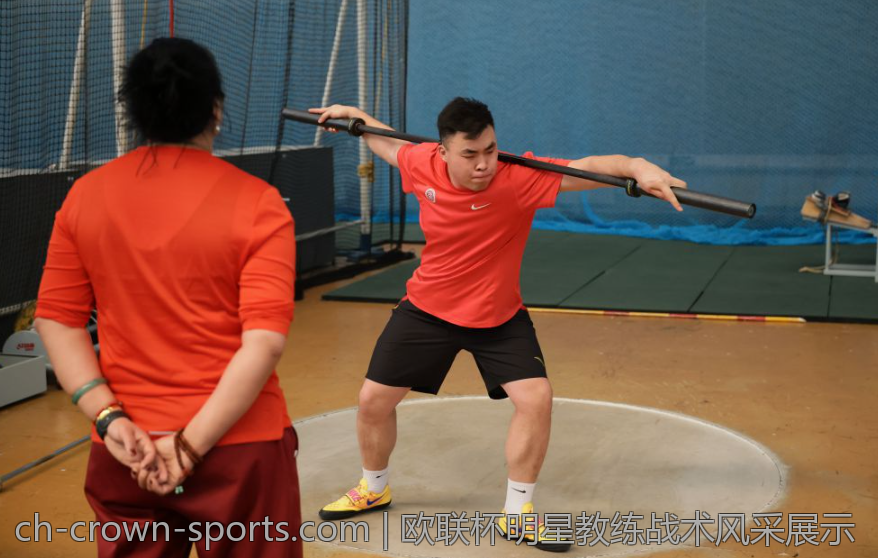 欧联杯明星教练战术风采展示